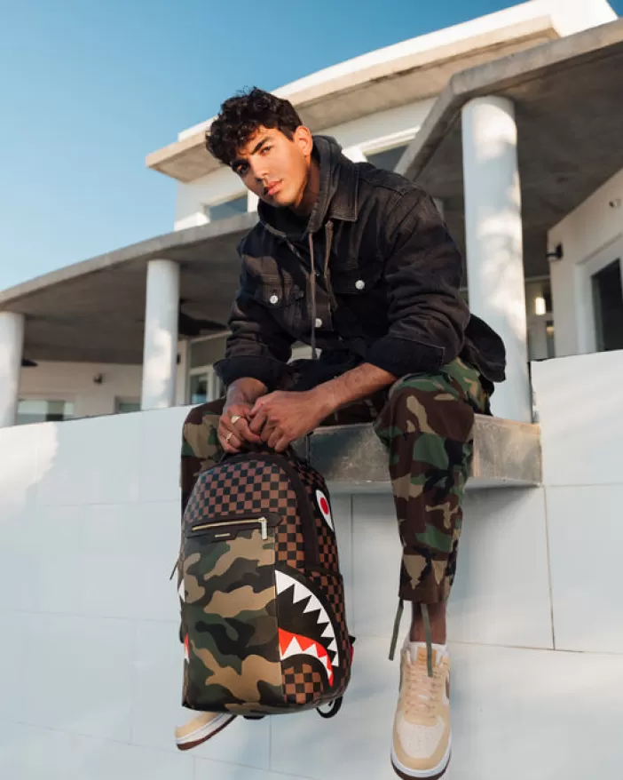 BACKPACKS*Sprayground EXTERIOR GOLD ZIP POCKET SHARKS IN PARIS BACKPACK (DLXV)