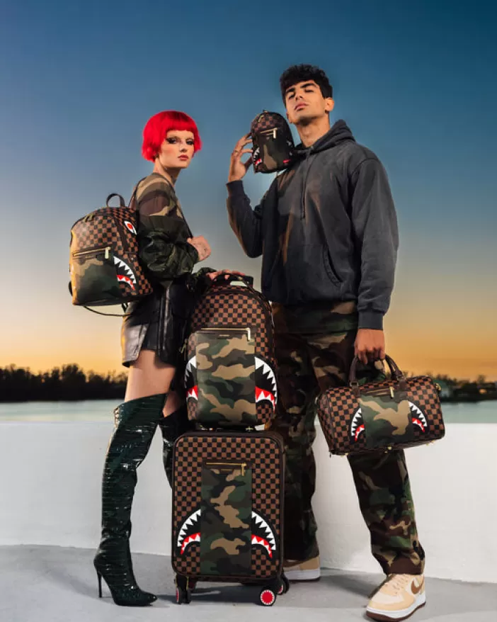 BACKPACKS*Sprayground EXTERIOR GOLD ZIP POCKET SHARKS IN PARIS BACKPACK (DLXV)